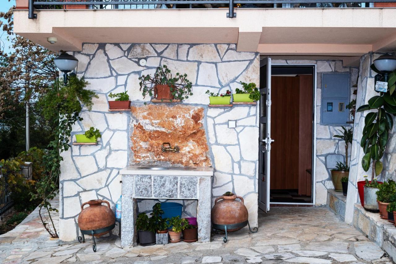 בודווה Apartmani Kamena Ruza מראה חיצוני תמונה
