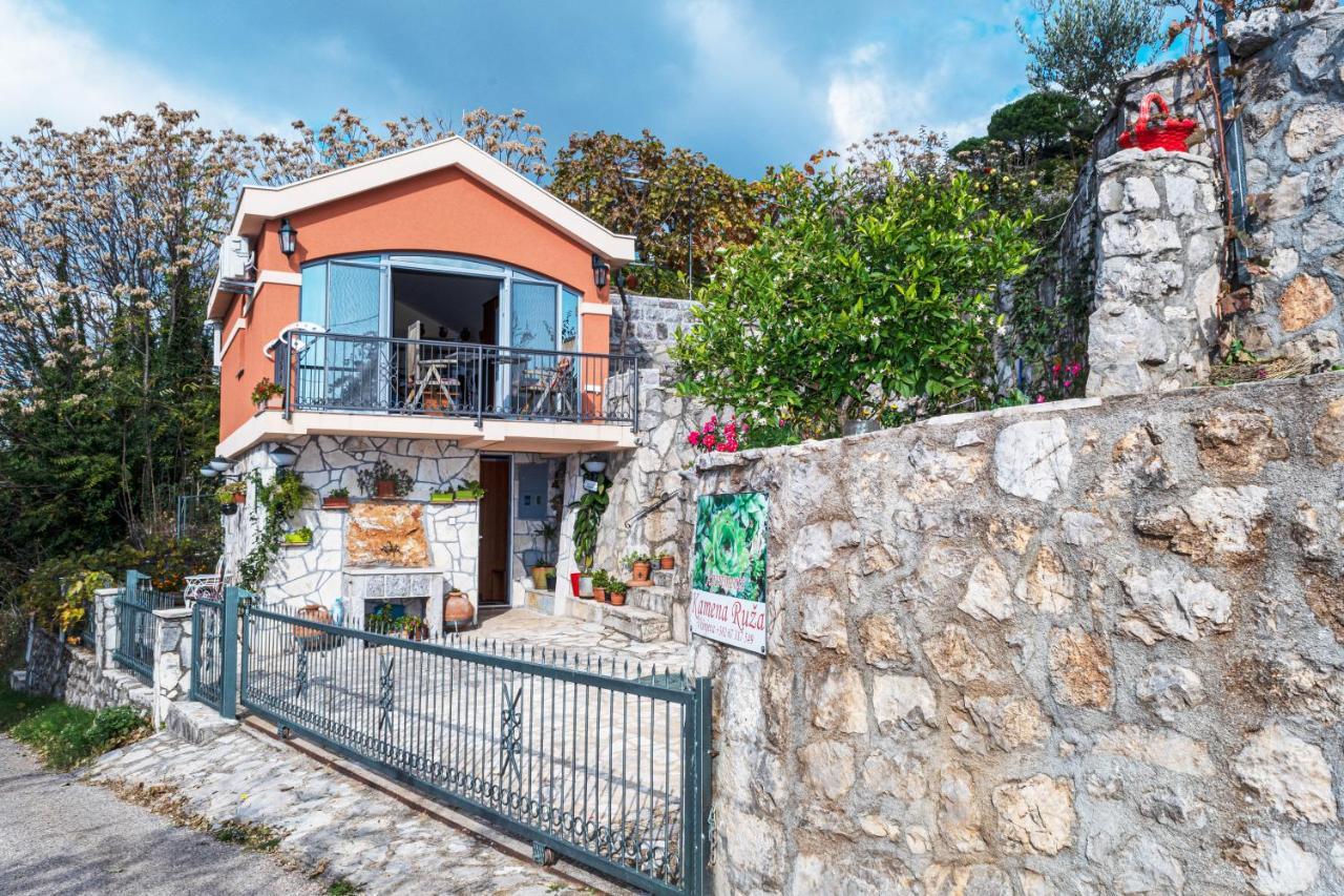 בודווה Apartmani Kamena Ruza מראה חיצוני תמונה
